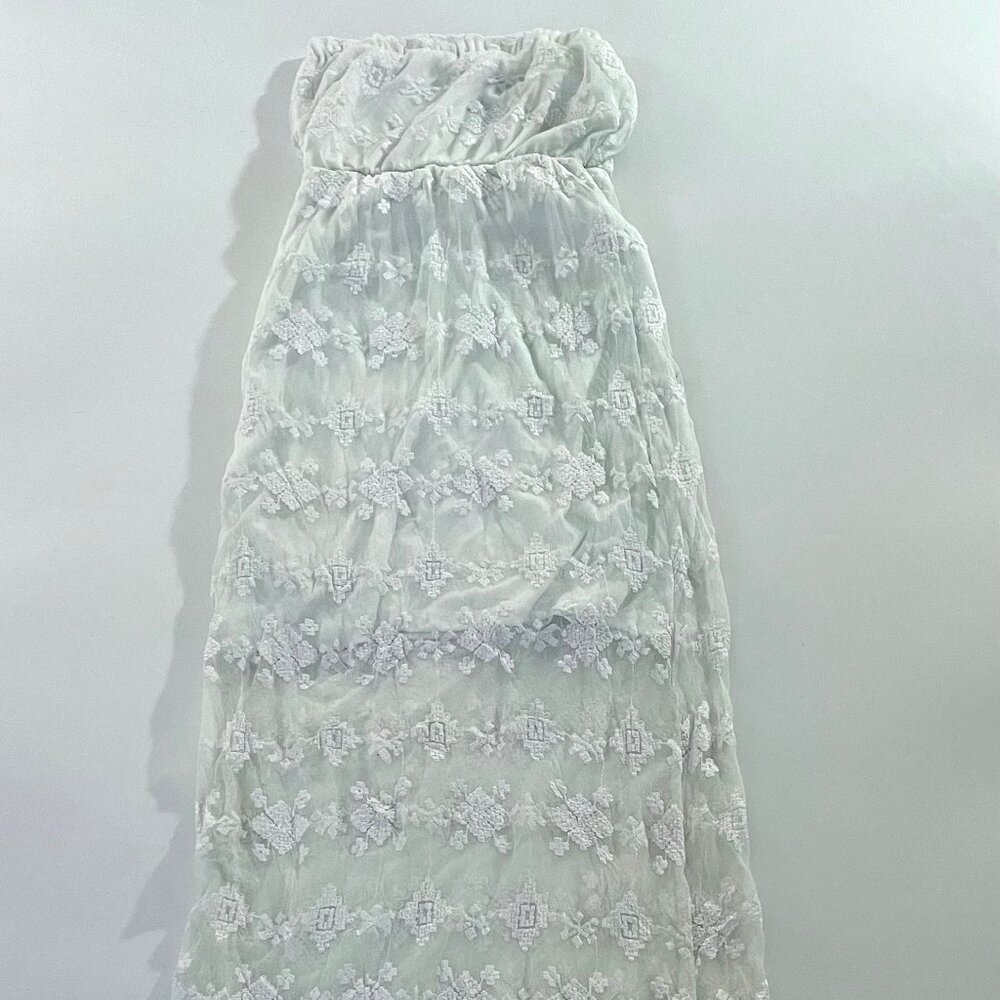 5th and Love full length no sleeve no strap dress white size small